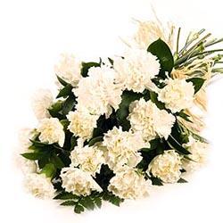 Букет белых гвоздик