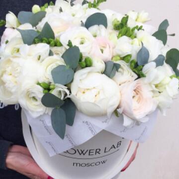 Приятный способ удивить любимого человека — цветы в коробке